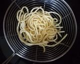 A picture of step 4 of Spaghetti Nest with Drumsticks.