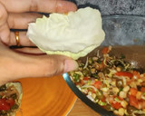 हेल्दी स्प्राऊट अँड व्हेजी टाकोज (Healthy Sprouts And Veggie Tacos Recipe In Marathi) रेसिपी स्टेप 4 फोटो 