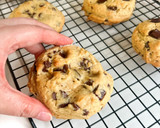 Foto langkah ke 8 dari resep Soft and Chewy Melted Chocolate Cookies.