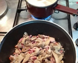 Foto del paso 2 de la receta: Tallarines con setas y bacon al roquefort