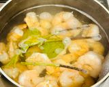 A picture of step 2 of Delicate shrimp cocktail.
