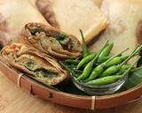 Foto langkah ke 7 dari resep Martabak Telur Daging Kecap Devina Hermawan.