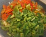 Foto del paso 2 de la receta: Guiso de pavo con pimientos