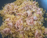 Foto del paso 3 de la receta: Pasta fideuá con salmón