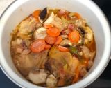 Kakukkfüves gombás csirke felső comb tarhonyával recept fázis 2 fotója