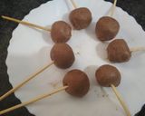 A picture of step 5 of Cake pops from leftover cake.