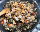 Une image de l'étape 13 de Sauté de porc aux champignons, tomates, oignons rouges et persil d'algues.