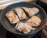 Foto del paso 2 de la receta: Día de excesos: fritura de patatas, chorizos y pimientos semipicantes con secreto ibérico
