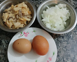 Foto del paso 1 de la receta: Tortilla de champiñones y cebolla