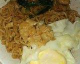Foto langkah ke 4 dari resep Bakmi goreng ceker pedas.