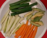 Foto del paso 3 de la receta: Sushi salmón kanikama langostinos