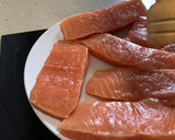 Foto del paso 1 de la receta: Salmón con soja, miel y limón