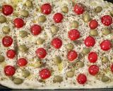 Foto del passaggio 9 della ricetta Focaccia pomodorini e olive