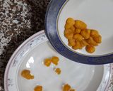 A picture of step 1 of Meethi phulki chana chaat.