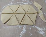 Foto del paso 3 de la receta: Medialunas dulces riquísimas!!!!