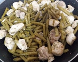 Foto del paso 1 de la receta: Judía verde con pollo y tomate frito
