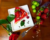 عکس مرحله 1 از دستور چیز کیک توت فرنگی