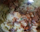 A picture of step 1 of Anday Aloo ka Burger.