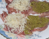 Foto del paso 1 de la receta: Muslos de pollo rellenos de pesto a la genovesa en salsa