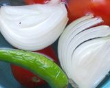 Foto del paso 11 de la receta: Huevo en salsa con bolitas de arroz y frijol