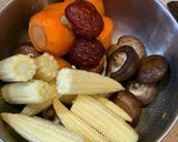 Hình bước làm 2 của món Gà Hầm Đảng Sâm