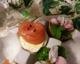 Foto del passaggio 1 della ricetta Crema di tuorlo sodo robiola pepe rosa salmone affumicato