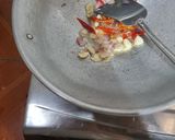 Foto langkah ke 2 dari resep Tumis daun bawang merah.