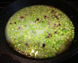 Foto del paso 4 de la receta: Guisantes de la huerta en salsa a la menta y huevo frío 🥚