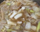 Gambar langkah 6 resipi Sup Masam Pedas Cendawan Tiram dan Tauhu Telur (Ala Thai).