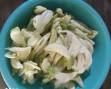 Foto langkah ke 1 dari resep Tumis kembang turi, kecambah campur teri dan ikan asin klotok.