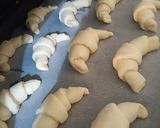 Foto del passaggio 3 della ricetta Cornetti salati soffici
