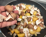 Foto del paso 7 de la receta: Salmón con patatas y champiñones