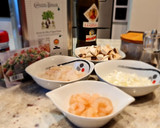 Foto del paso 1 de la receta: Champiñones guisados con calamares, gambas y jamón
