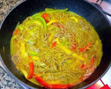 Foto del paso 9 de la receta: Fideos soba en salsa de ostras con langostinos y curry madrás