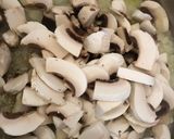 Omlós Sertéskaraj Tejszínes Gombás-Borsós mártásban recept fázis 2 fotója