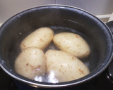 Foto del paso 1 de la receta: Ensalada de patatas alioli con alcaparrones
