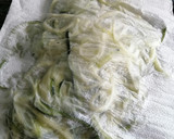 Foto del paso 3 de la receta: Espaguetis de calabacín con pesto de avellanas