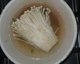 Foto langkah ke 2 dari resep Brokoli Jamur Enoki Saus Tiram.