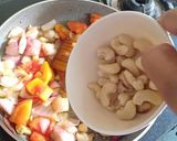A picture of step 2 of Paneer lahsooni.