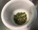 Une image de l'étape 2 de Sauce pour huîtres aux échalotes, herbes et deux vinaigres.