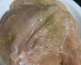 Foto del paso 1 de la receta: Pechugas con cebolla-tomate con guarnición
