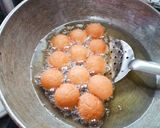 A picture of step 3 of Khava gulab jamun.