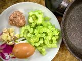 มะระผัดไข่หมูสับ