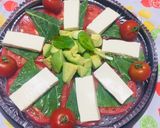 Foto del paso 2 de la receta: Ensalada de tomate con aguacate tofu