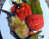 Foto del paso 3 de la receta: Salsa semi picante de pimientos asados y berenjenas