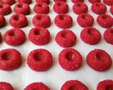 Foto langkah ke 3 dari resep Velvet Cheese Cookies.