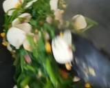 Foto langkah ke 3 dari resep Tumis Kangkung Bakso Ikan.