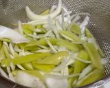 รูปขั้นตอนการทำที่ 2 ของ หมูผัดพริกอ่อน