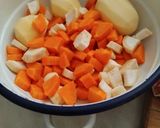 Csirke gulyás, rízslisztes galuskával. #gluténmentes recept fázis 1 fotója