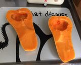 Une image de l'étape 1 de Courge butternut « scream » Halloween farci champignons pesto mozzarella et tomate.